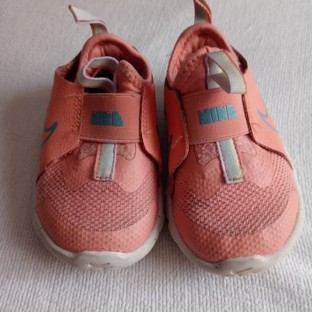 Nike do it babies pink sneakers size 5c